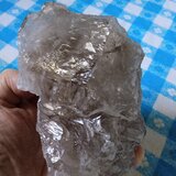 Cuart fumuriu elestial, crom diopsid, sculpturi din biotit pe smarald